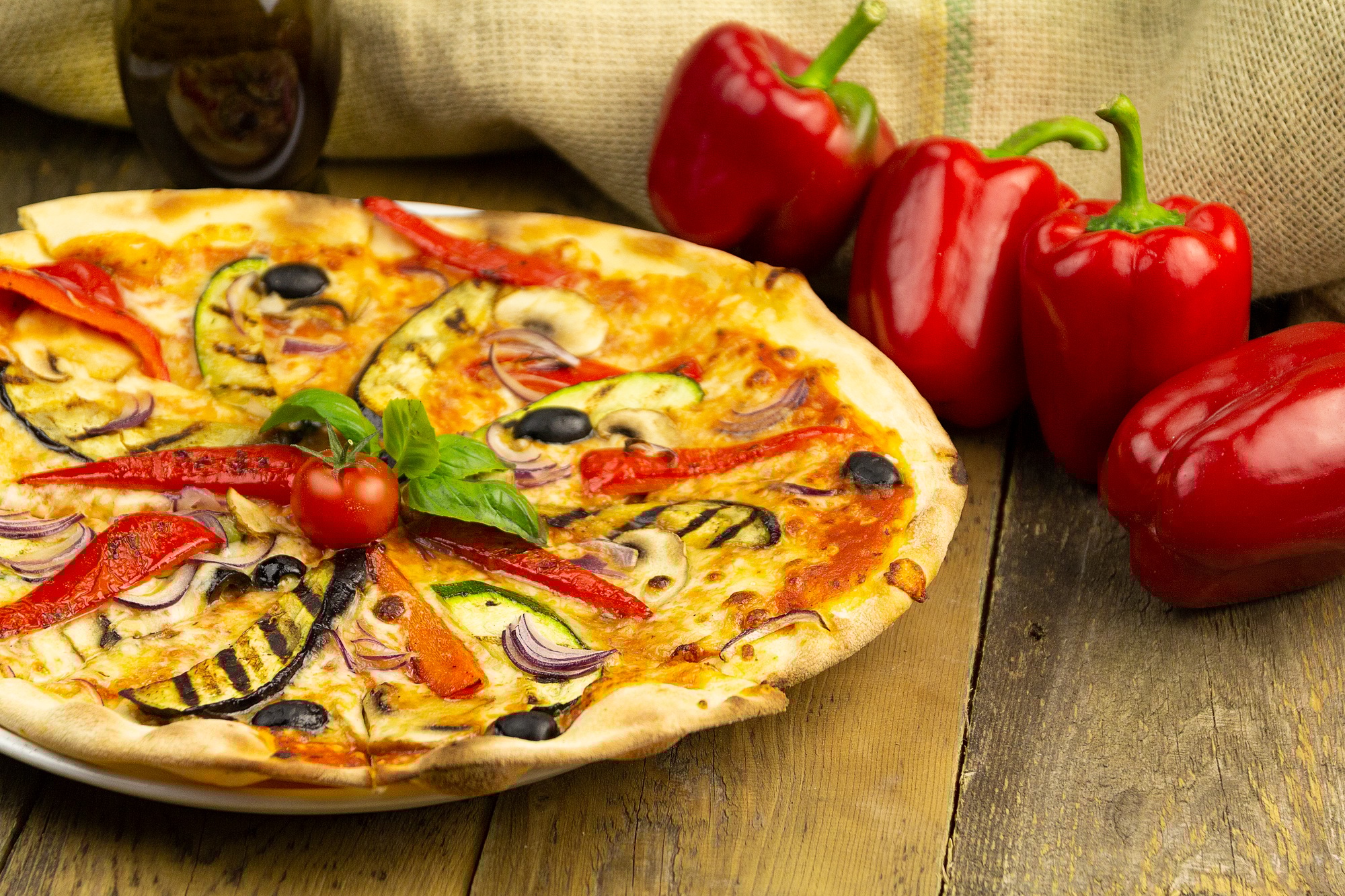 vegetarian-pizza-B6K27S7